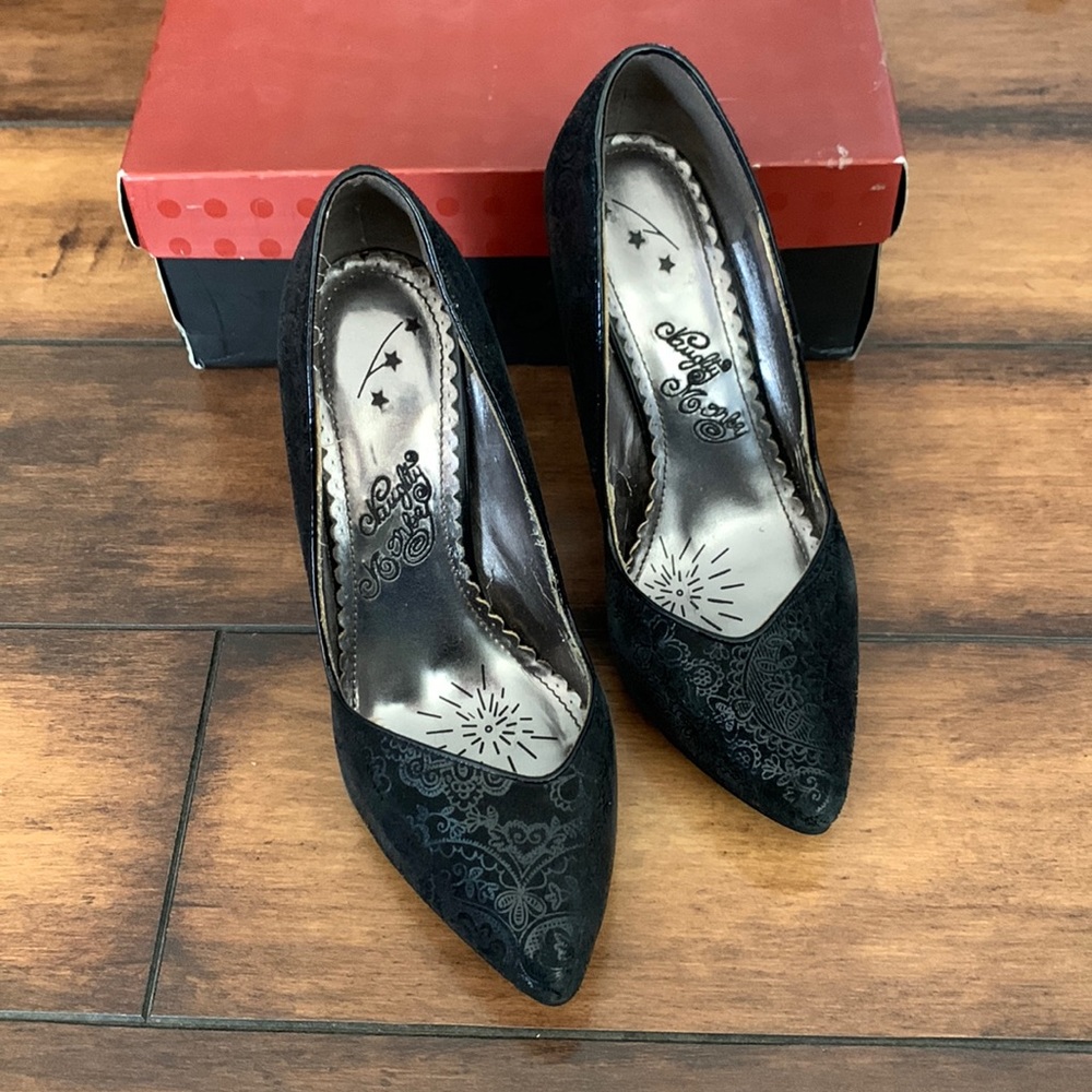 Naughty monkey heels